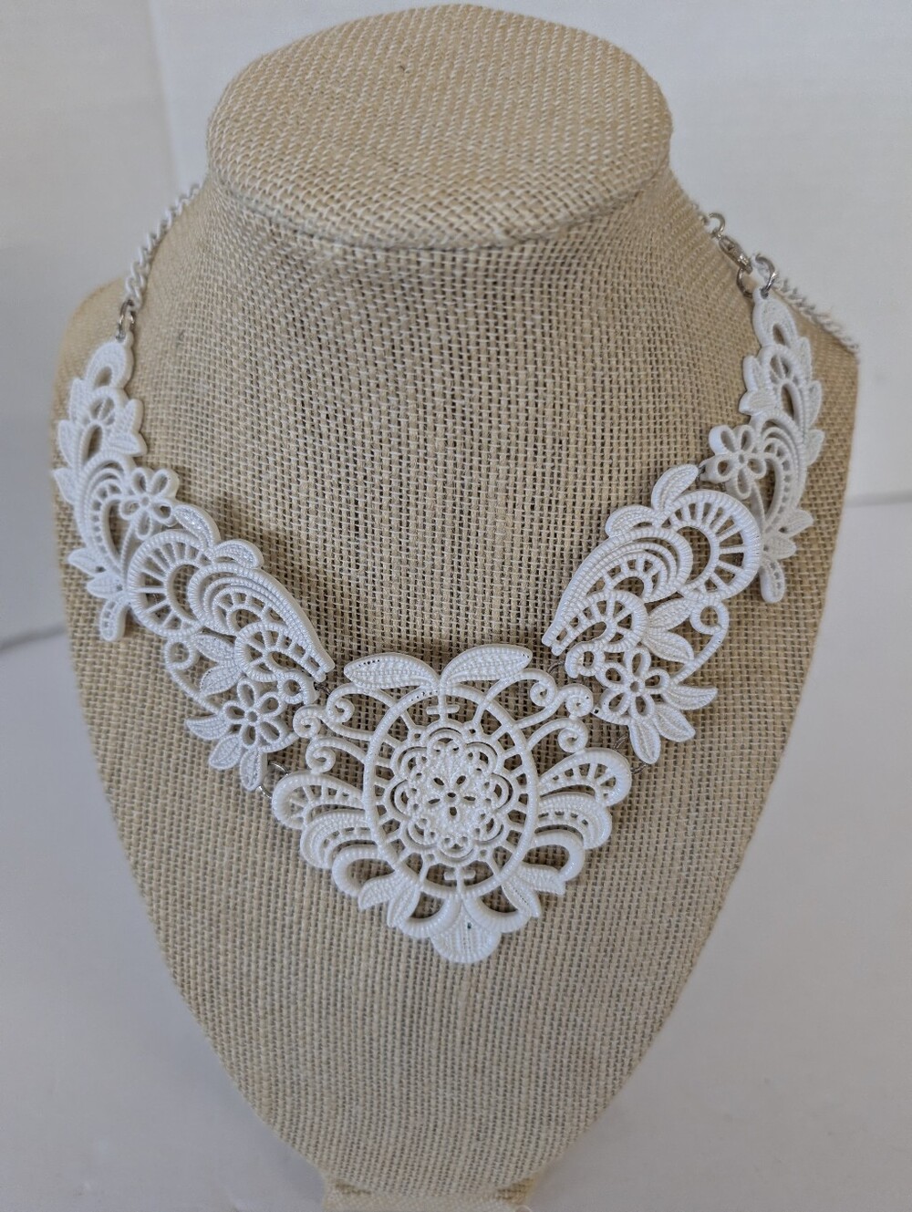 White Lace Floral Statement Necklace - Women Jewelry